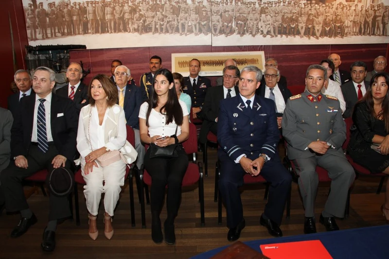Celebracin de los 95 aos de la primera aerolnea chilena.